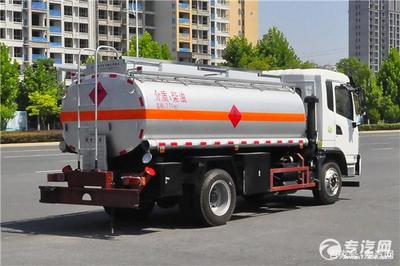 槽罐車與油罐車 從用途到結(jié)構(gòu)的關(guān)鍵差異解析