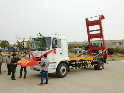 佳恒閃耀登場(chǎng) 華菱星馬新兵之背罐車與水泥車