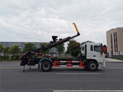 國六新款陜汽10噸背罐車 高效運(yùn)輸?shù)膶I(yè)解決方案