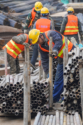 南京 就地過(guò)年建設(shè)忙，建設(shè)工程施工不停歇